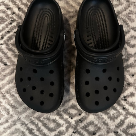 Crocs, NWOT, black - big kids size 5. (Boy or girl) - Picture 5 of 7